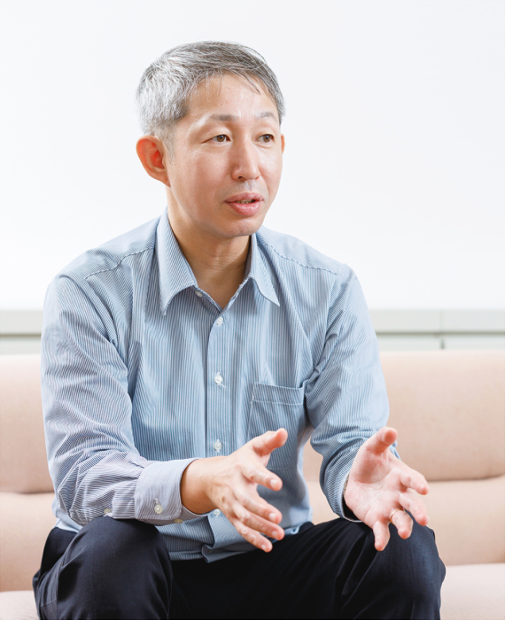 総務担当がインタビューされている