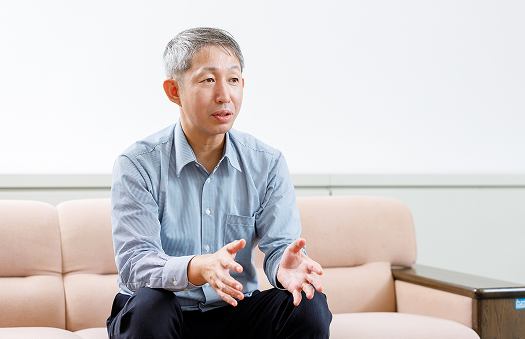 総務担当がインタビューされている